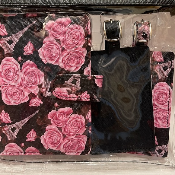 NWT 5 piece pink travel kit - Picture 4 of 7